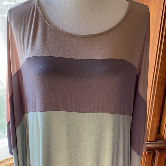 Rae Mode Plus Size Colorblock Poncho - Picture 3 of 8